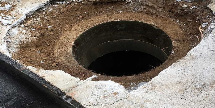 Four workers trapped manhole killed