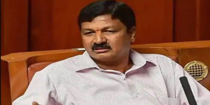 Former Minister of Karnataka in tears